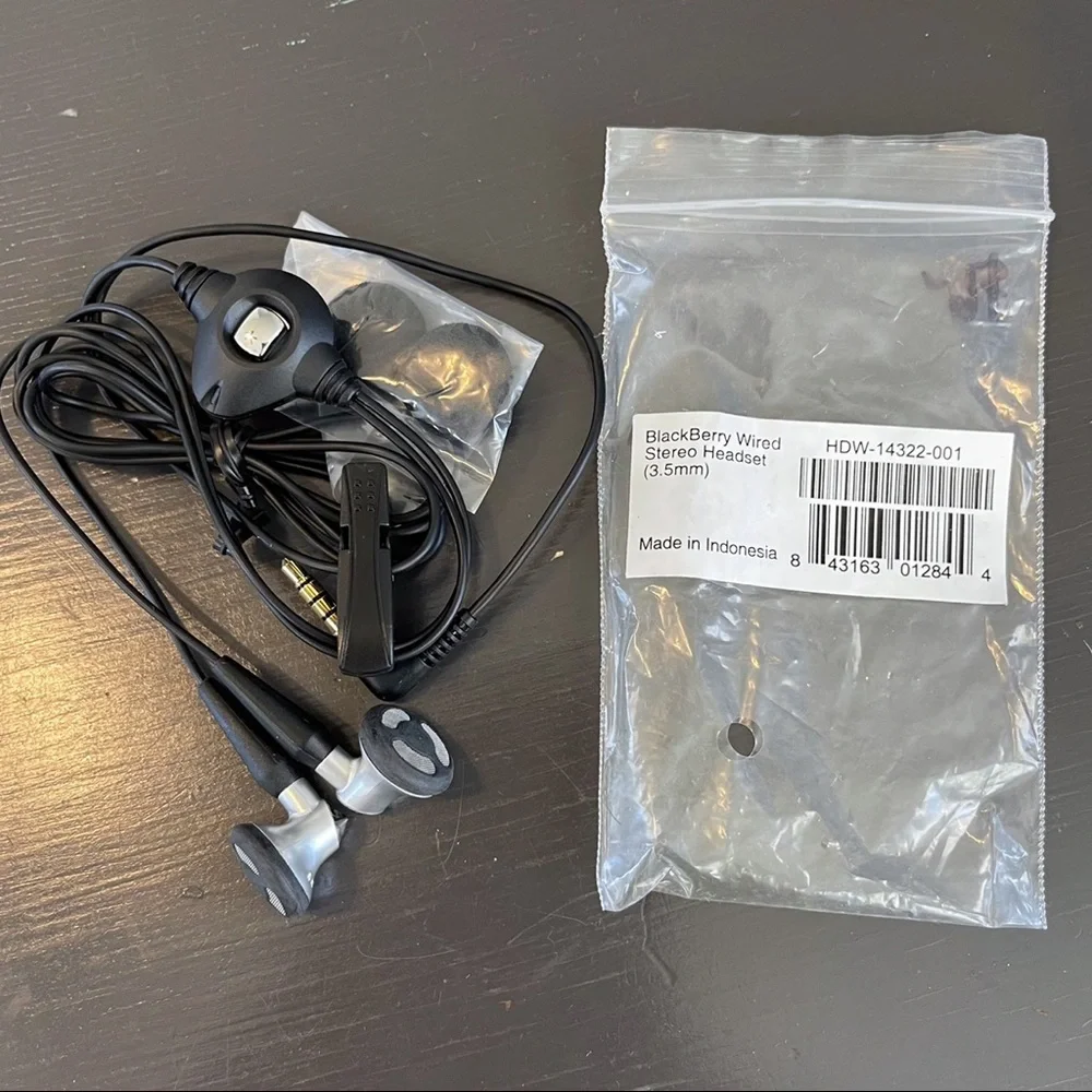 Blackberry Wired Headset NWT - Picture 2 of 3